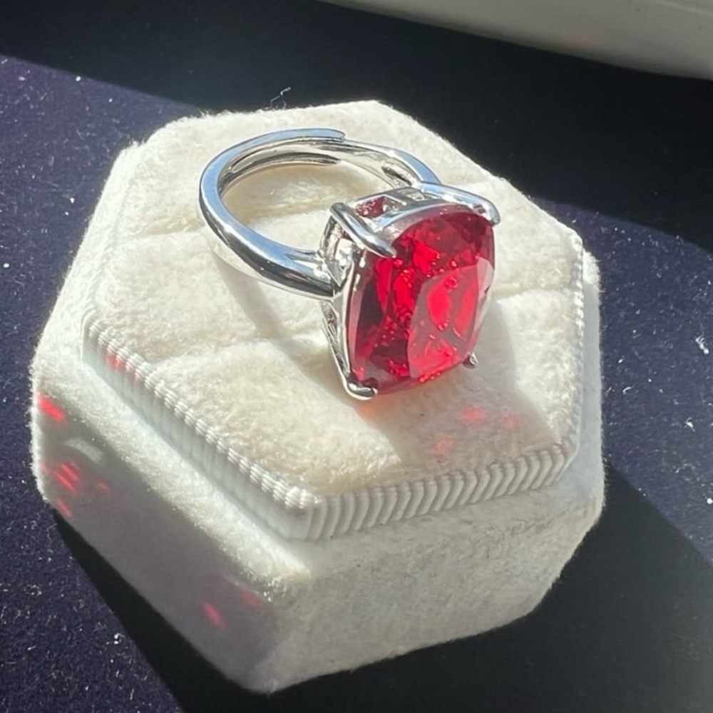 Gorgeous Swarovski Elements Ruby Shade Ring 5.2ct… - image 5